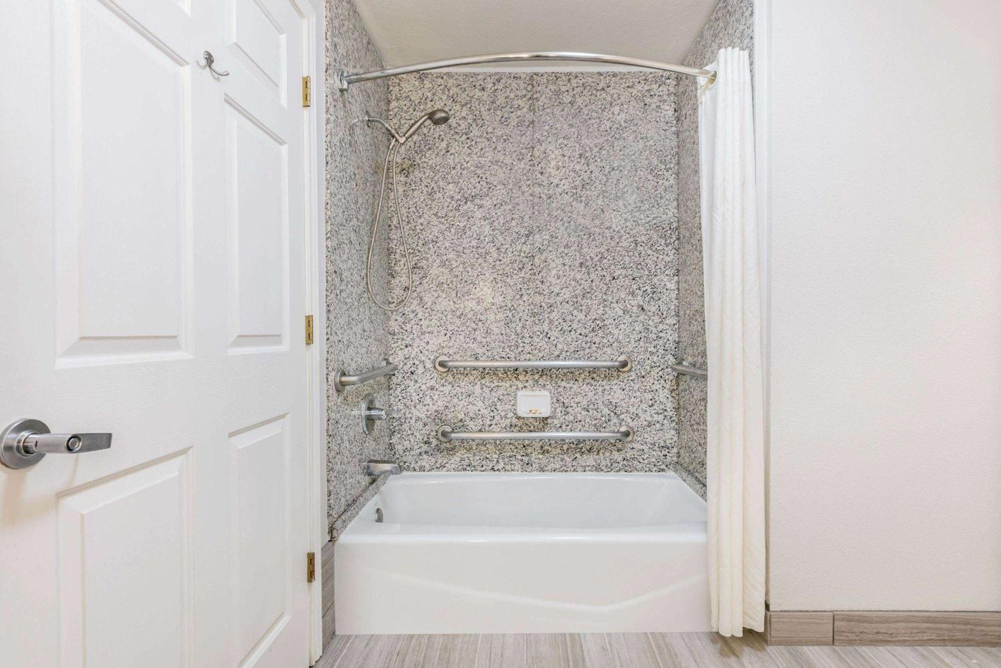 La Quinta By Wyndham Fredericksburg Hotel Luaran gambar