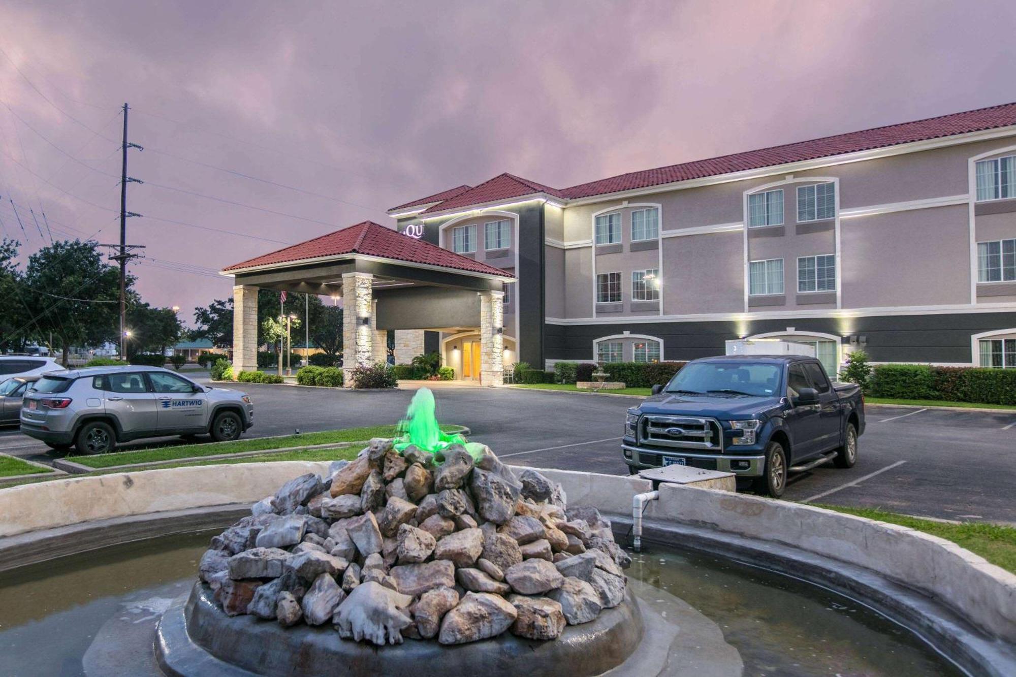 La Quinta By Wyndham Fredericksburg Hotel Luaran gambar